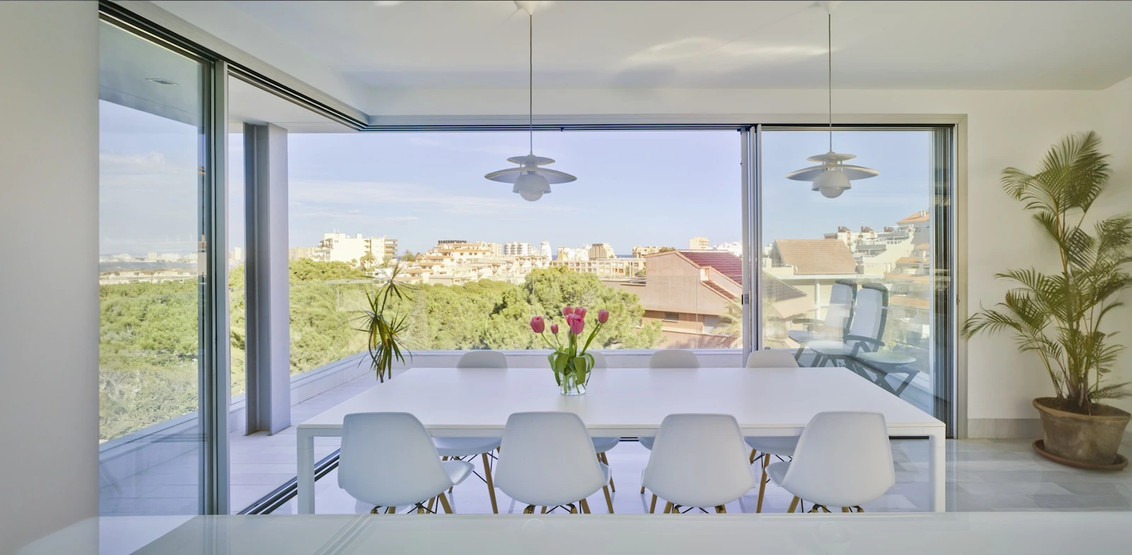 Corner aluminium patio doors in a kitchen