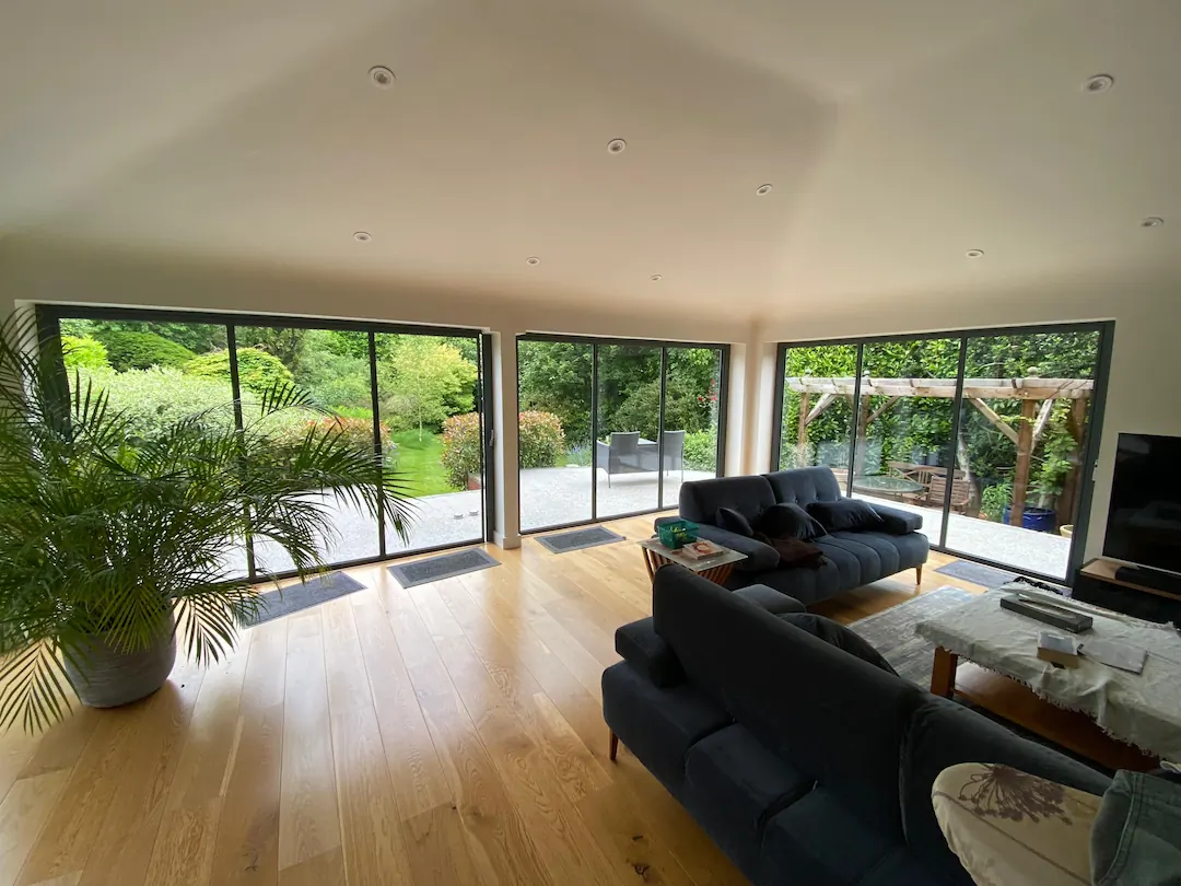 Bifold doors going around a corner in a living room